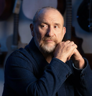 Colin-Hay-Flute-Performer-Gina-Luciani