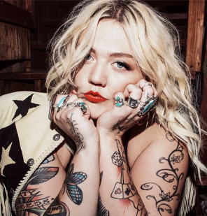 Elle-King-Flute-Performer-Gina-Luciani-